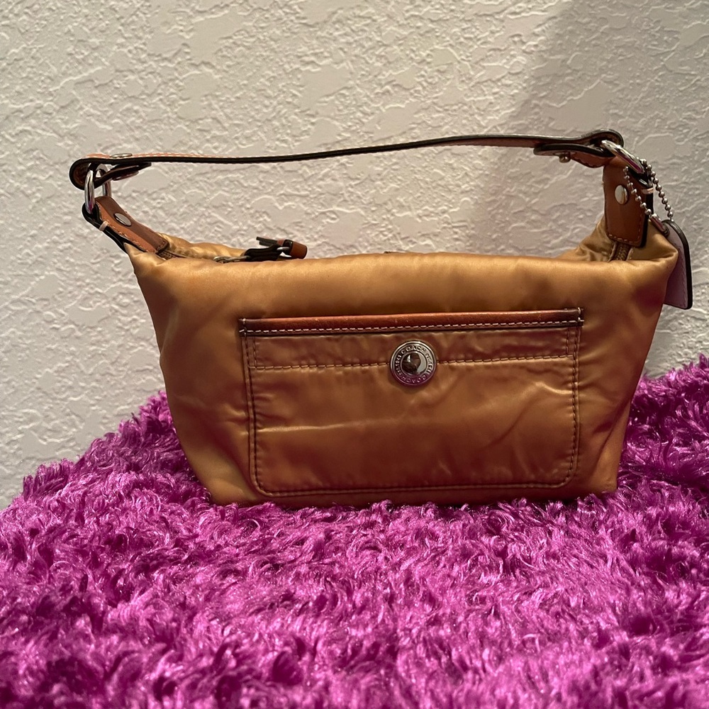 COACH Hampton nylon vintage purse. (Last 2pics is new version, is not 4sale)